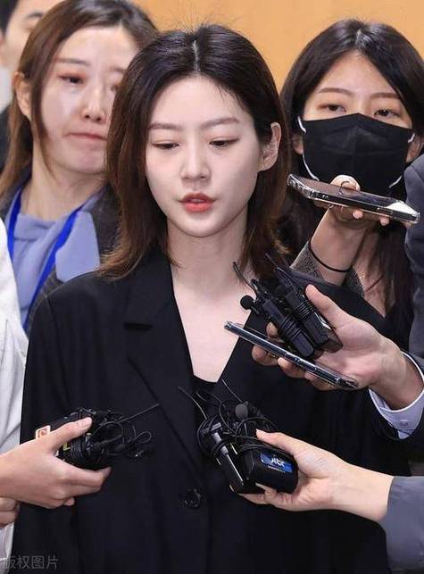 韩国娱乐圈悲剧事件盘点与反思：舆论压力与艺人健康